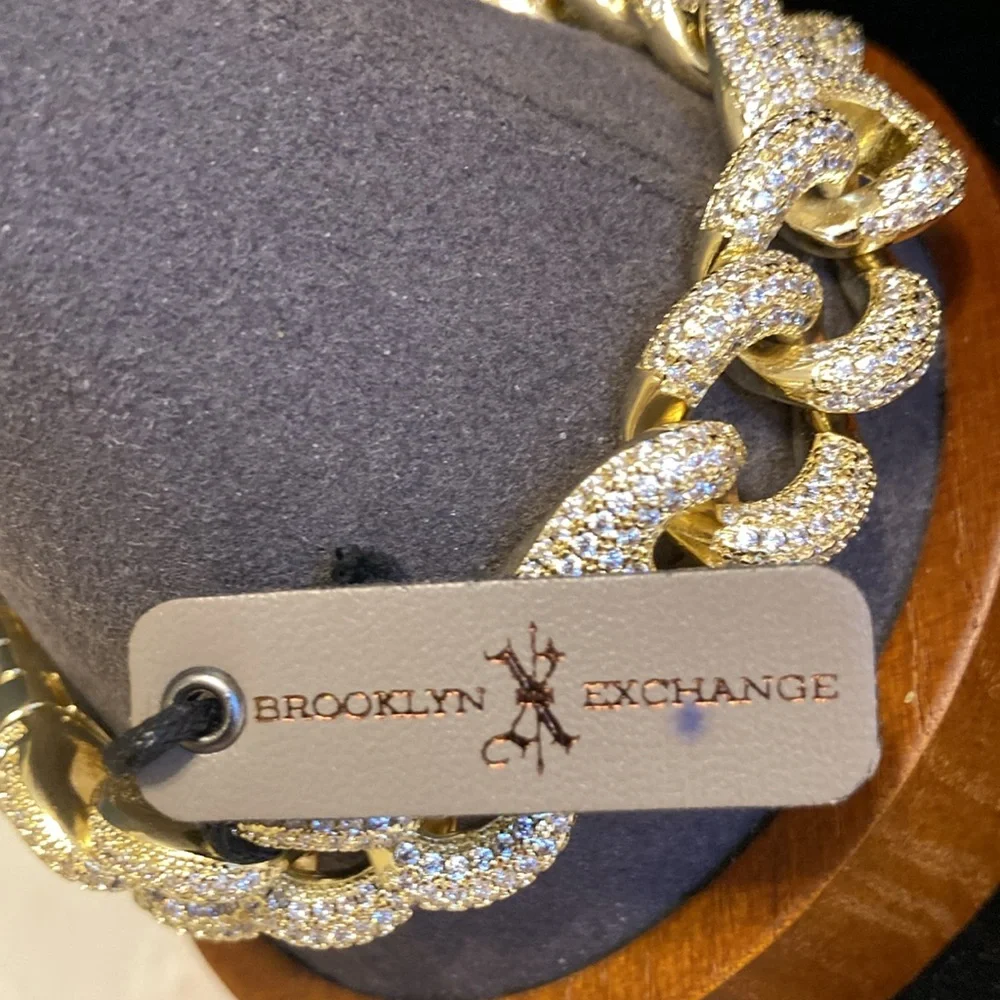 NWT men’s gold tone chunky chain link bracelet with white crystals